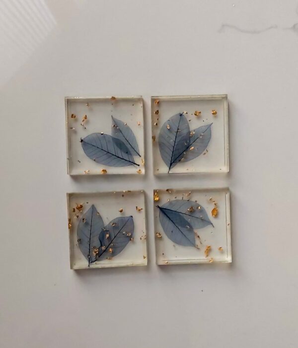 Square shape coaster in set of 4 with Royal blue skeleton leaves preserve in resin and gold flakes.
